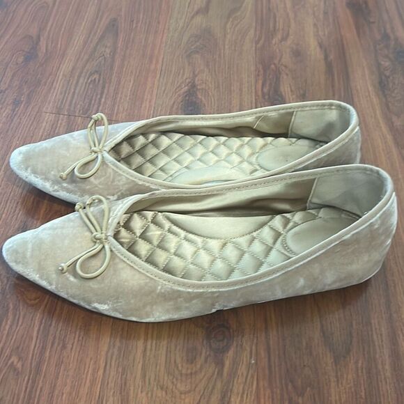 Birdies cream velvet beige pointy toe ballet flats size 8 - Picture 2 of 6